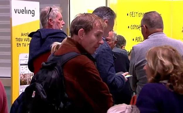 Vueling cancela hoy 122 vuelos en España por la huelga de sus pilotos