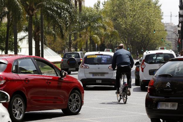 Fernando el Católico perderá espacio para coches con el nuevo carril ciclista