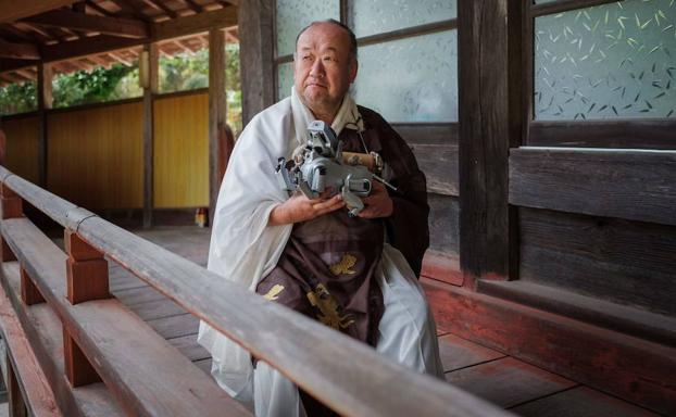 ¿Por qué en Japón hacen funerales a perros robot?