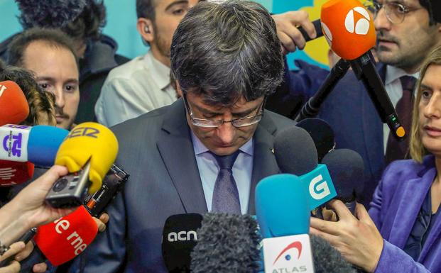 JxCat descarta investir a Puigdemont tras la advertencia del Constitucional