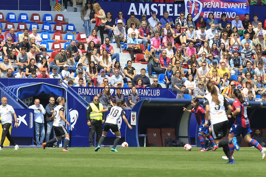 El Valencia se lleva el derbi y deja al Levante casi fuera de la Copa