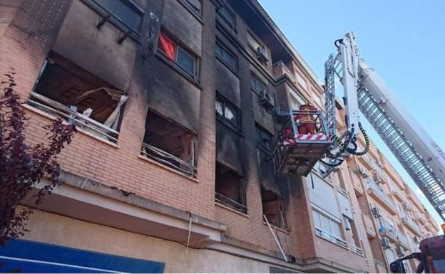 El hombre que quemó la casa de su exmujer tiene un juicio pendiente por maltrato