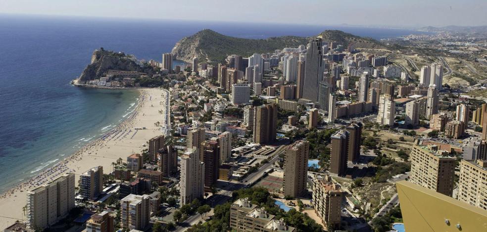 La construcción en toda la franja litoral queda prohibida a menos de un kilómetro de la costa
