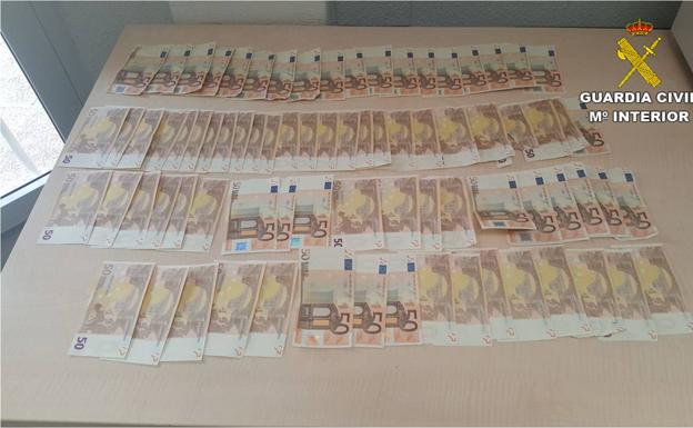 Dos detenidos por falsificar casi 4.000 euros en billetes de 50