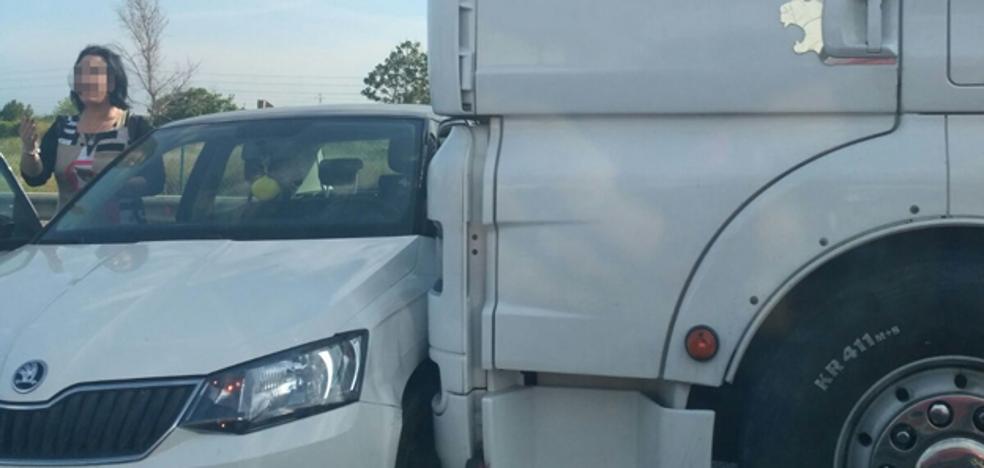 Un accidente causa retenciones en la A-3 en Quart de Poblet