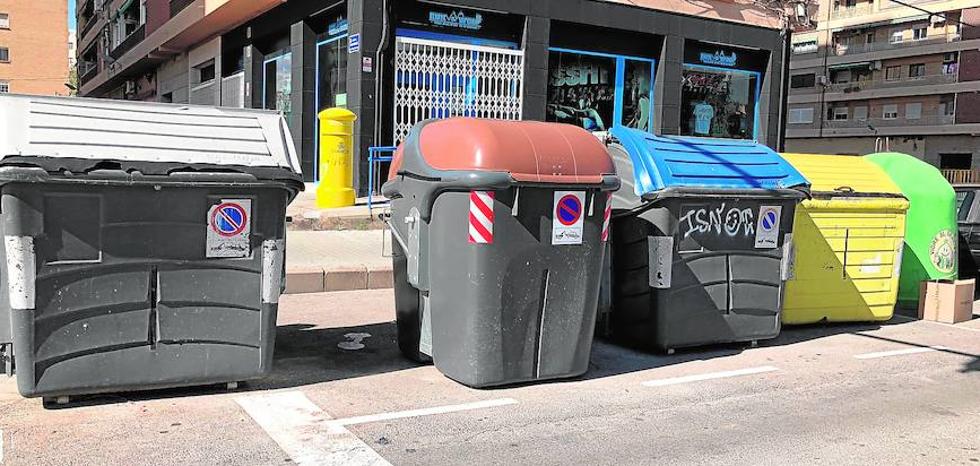 Vecinos y consumidores cuestionan el quinto contenedor en Valencia