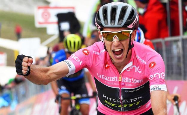 Simon Yates toma el Gran Sasso y es más líder del Giro