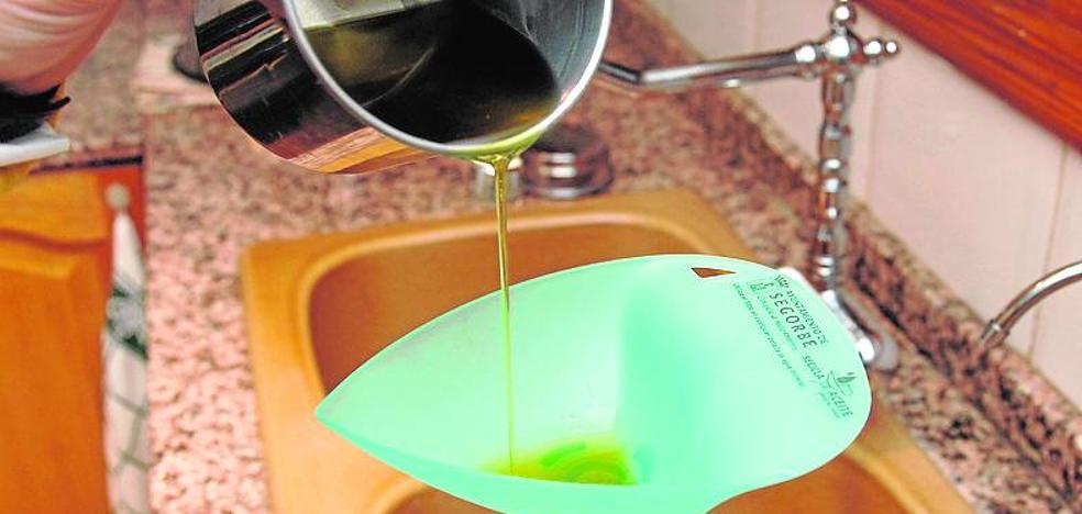 Valencia vierte tres millones de litros de aceite usado al alcantarillado al año