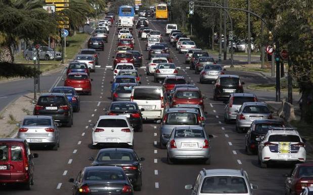 Las obras reducen el tráfico junto al cauce y el acceso por la avenida del Cid