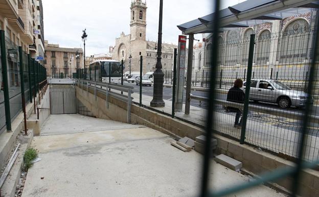 Las obras de Brujas eliminan las paradas de bus más próximas al Mercado Central