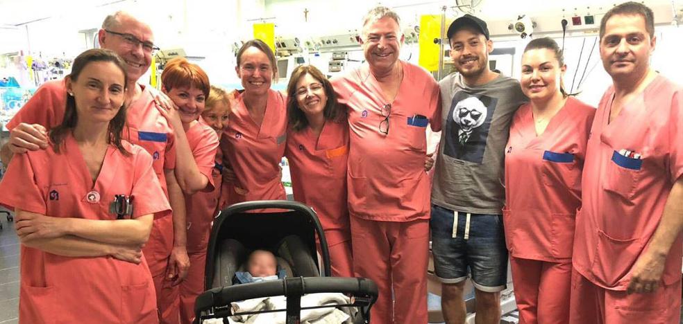 El hijo de David Silva recibe el alta tras cinco meses en un hospital de Valencia