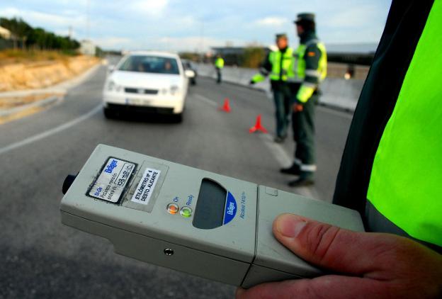 Tráfico estudia bajar la tasa de alcoholemia para algunos conductores