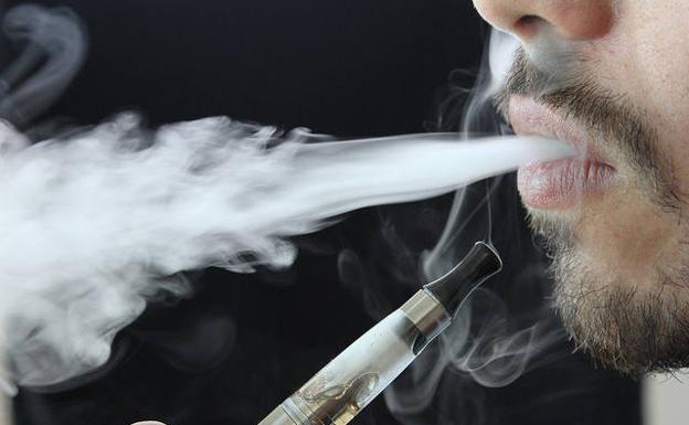 Muere un hombre al explotar su cigarrillo electrónico