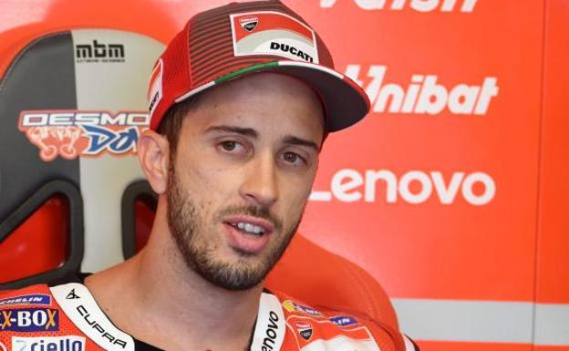 Dovizioso manda en el día de su renovación con Ducati