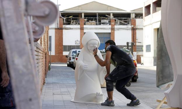 Los artistas piden debatir un precio mínimo para entrar en el concurso de fallas