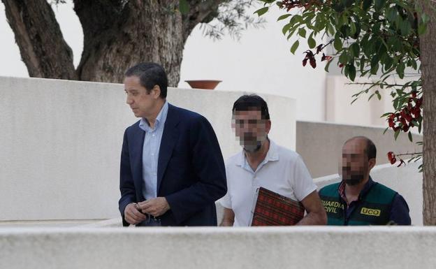 Zaplana, trasladado a la Comandancia de la Guardia Civil de Valencia