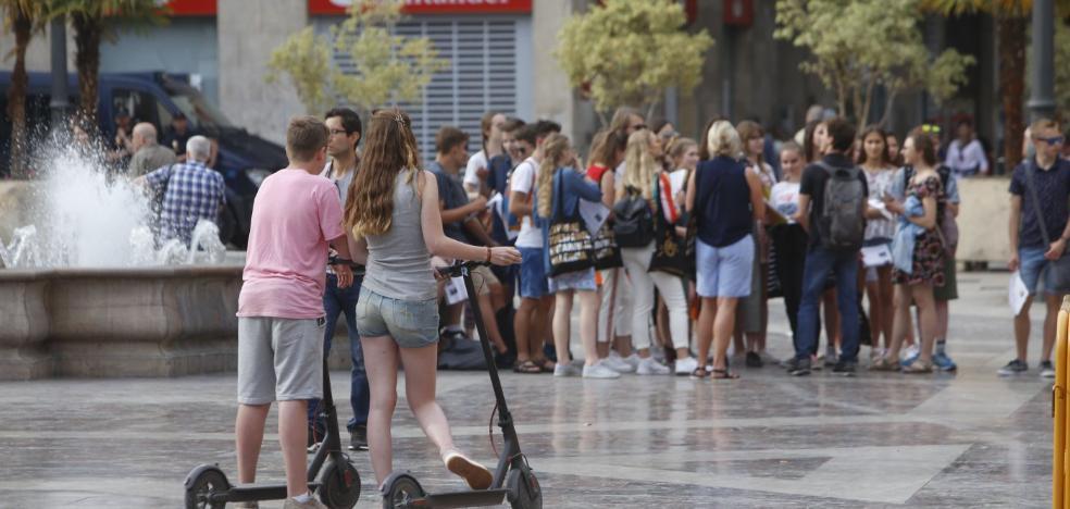 Los vecinos de Valencia exigen una normativa para regular el uso de los patinetes eléctricos