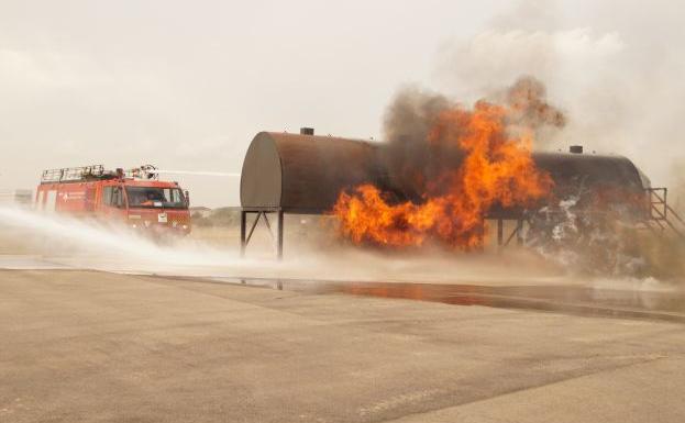 Simulacro en Manises: «No te alarmes si ves humo en el Aeropuerto de Valencia»