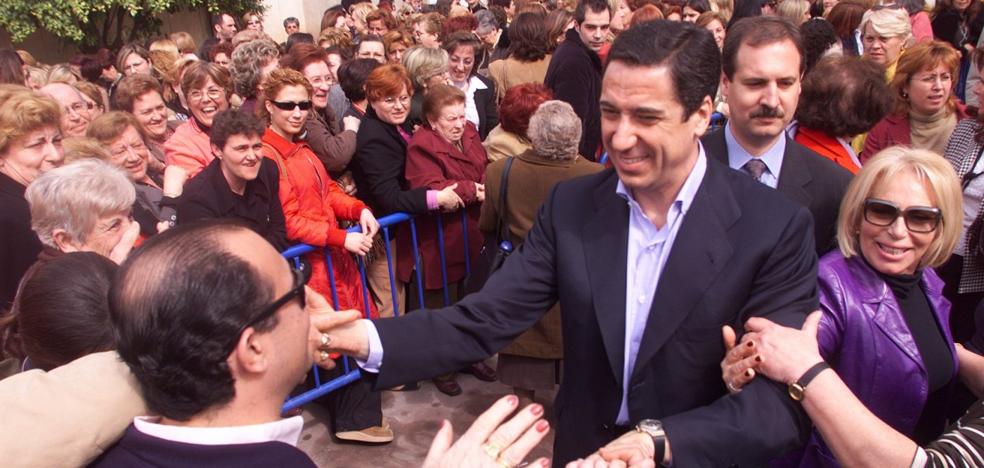 La corte de Zaplana reniega de su líder