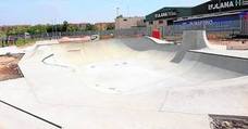 Los 'skaters' de Quart de Poblet diseñan la zona destinada a este deporte