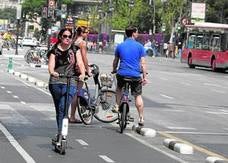 El boom de los patinetes avanza en Valencia entre el vacío legal