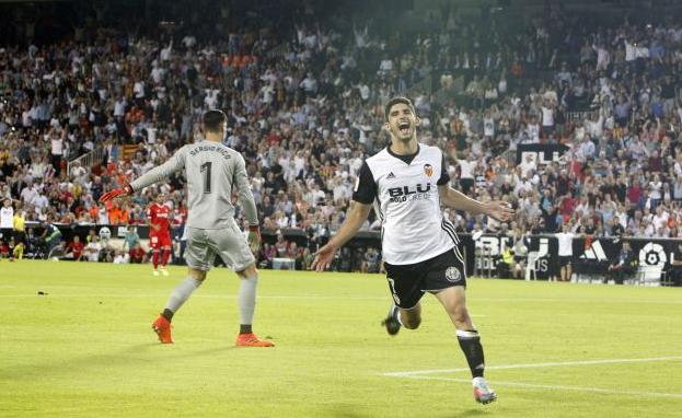 Guedes aparca la decisión sobre su futuro