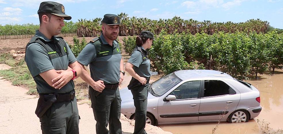 «El agua casi cubría la luna del coche»