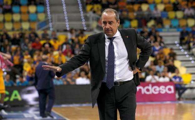 El Valencia Basket aplaza al fin de semana la decisión sobre Txus Vidorreta