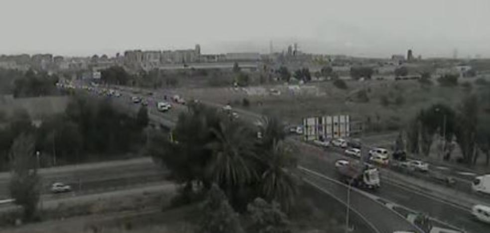 Atasco en la Pista de Silla de casi 10 kilómetros por tráfico lento