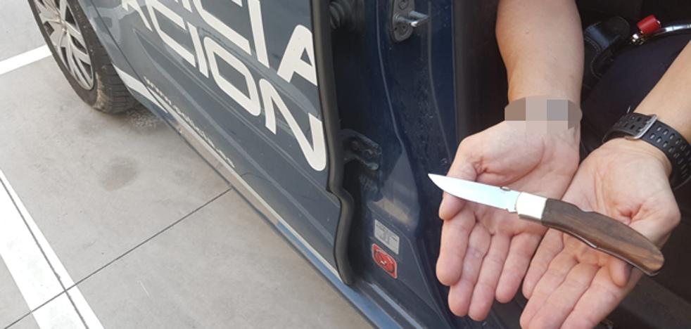 Detenido con un cuchillo en la mano cuando entraba en el trabajo de su ex pareja en Paterna