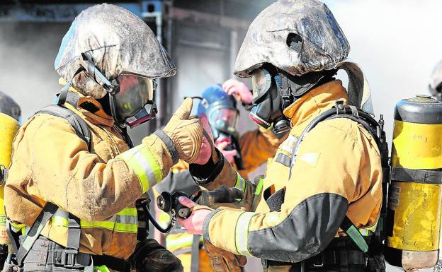 Los bomberos de Alicante se forman en una de las técnicas más arriesgadas