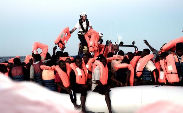 Médicos Sin Fronteras avisa sobre el Aquarius: el barco está al límite de su capacidad