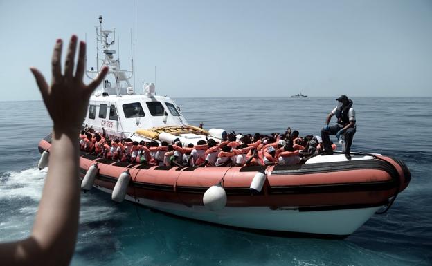 «El mar está picado y muchos sufren mareos y nauseas»