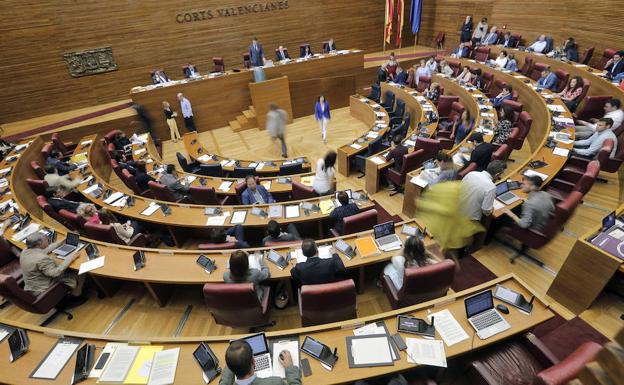 Les Corts aprueba iniciar la reforma del estatuto de los expresidentes