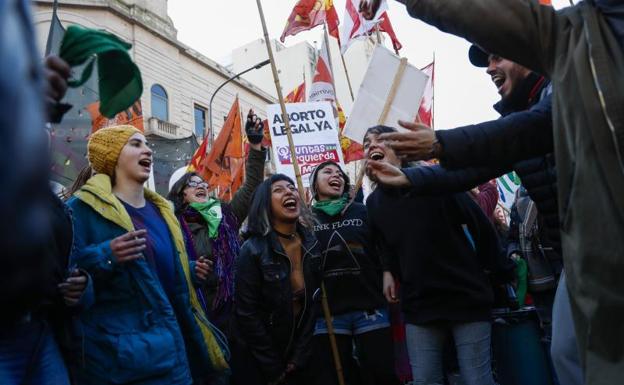 Argentina da el primer paso para despenalizar el aborto