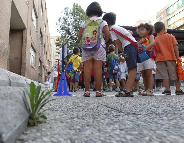 Casi setenta municipios se quedan sin colegios públicos en castellano