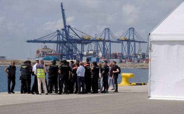 El primer barco de la flotilla del 'Aquarius' llegará a las 06.00 horas al puerto de Valencia