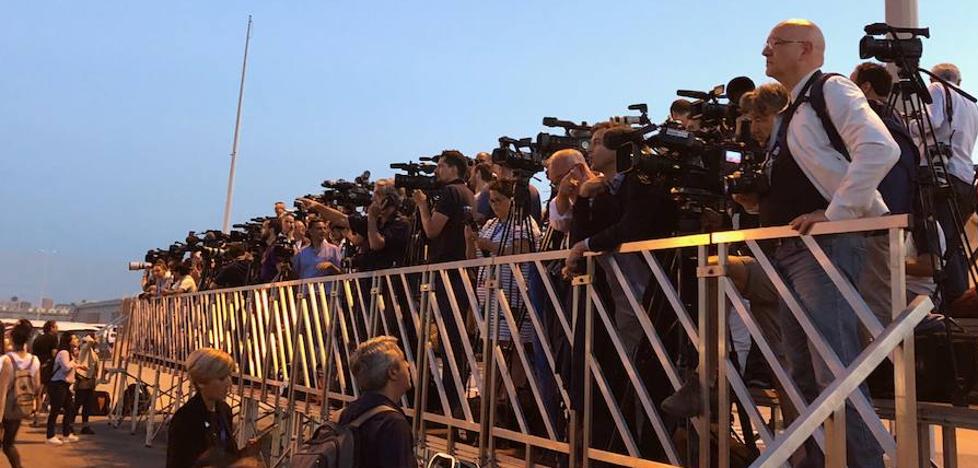 730 periodistas de 180 medios esperan a la flotilla del Aquarius en el puerto de Valencia