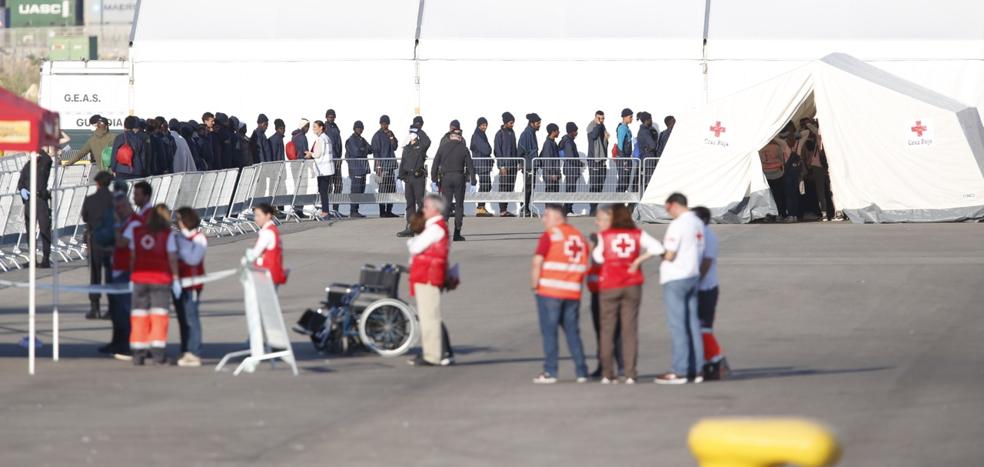 Más patologías menores entre los pasajeros del 'Dattilo', primer diagnóstico