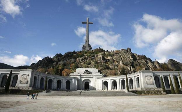 El Gobierno confirma que exhumará los restos de Franco con o sin el apoyo del PP