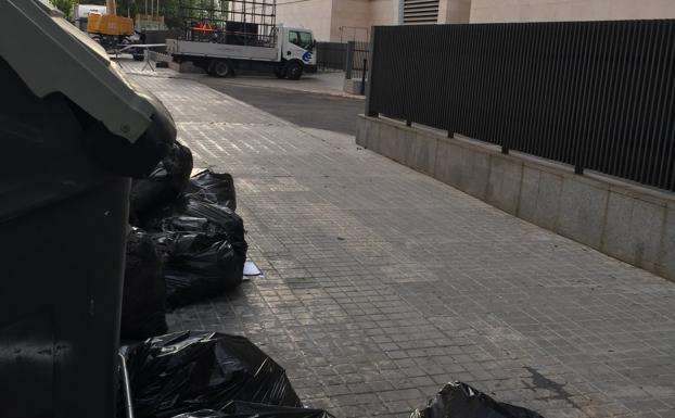 Protección de Datos investiga el abandono de documentos confidenciales en plena calle