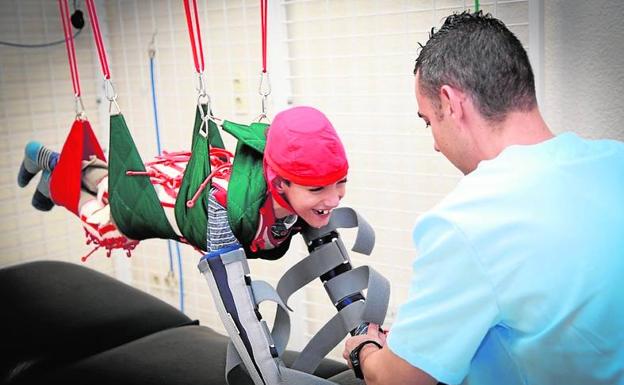 Más de 50 niños con parálisis cerebral mejoran la movilidad motora gracias a una novedosa técnica