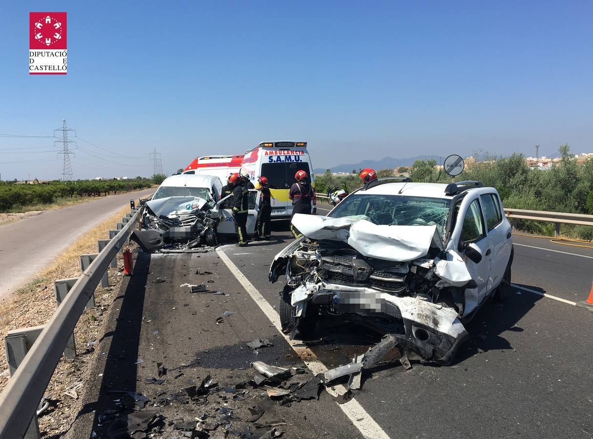 Una joven muere en un choque frontal en la N-340