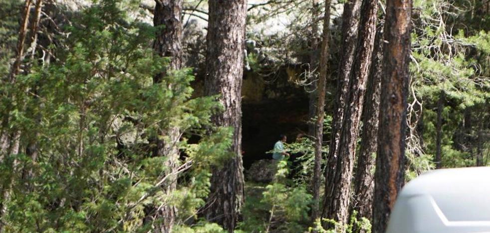Rescatan a los tres valencianos desaparecidos en una cueva de Teruel