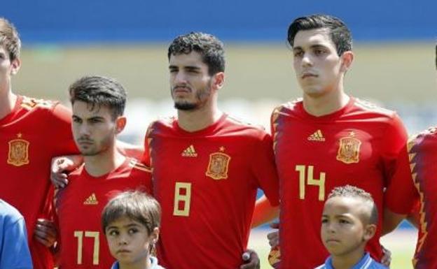 El canterano Pascu, en las oficinas para cerrar su renovación con el Valencia CF