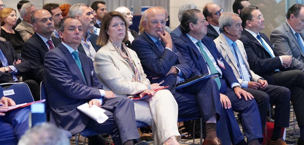 Los empresarios piden a Ábalos que explique la planificación de las obras del corredor mediterráneo