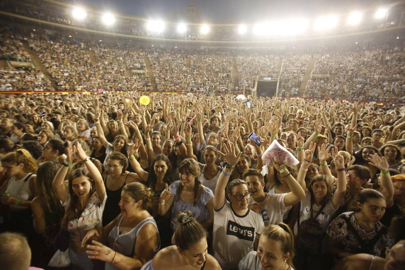 Pablo Alborán emociona a sus fans en Valencia