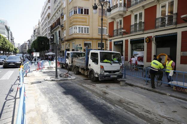 Asfaltan el tramo de Colón afectado por un reventón