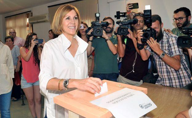 Cospedal estudia impugnar una mesa de Orihuela tras votar la madre de Eva Ortiz sin estar en el censo