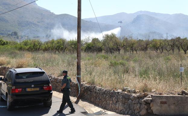 Estabilizado el incendio originado en un barranco entre Parcent y Murla